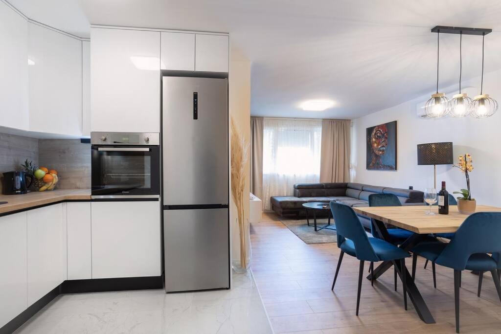 Apartment Glow สปลิท ภายนอก รูปภาพ