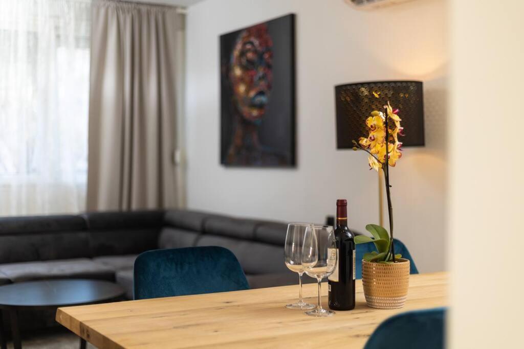 Apartment Glow สปลิท ภายนอก รูปภาพ